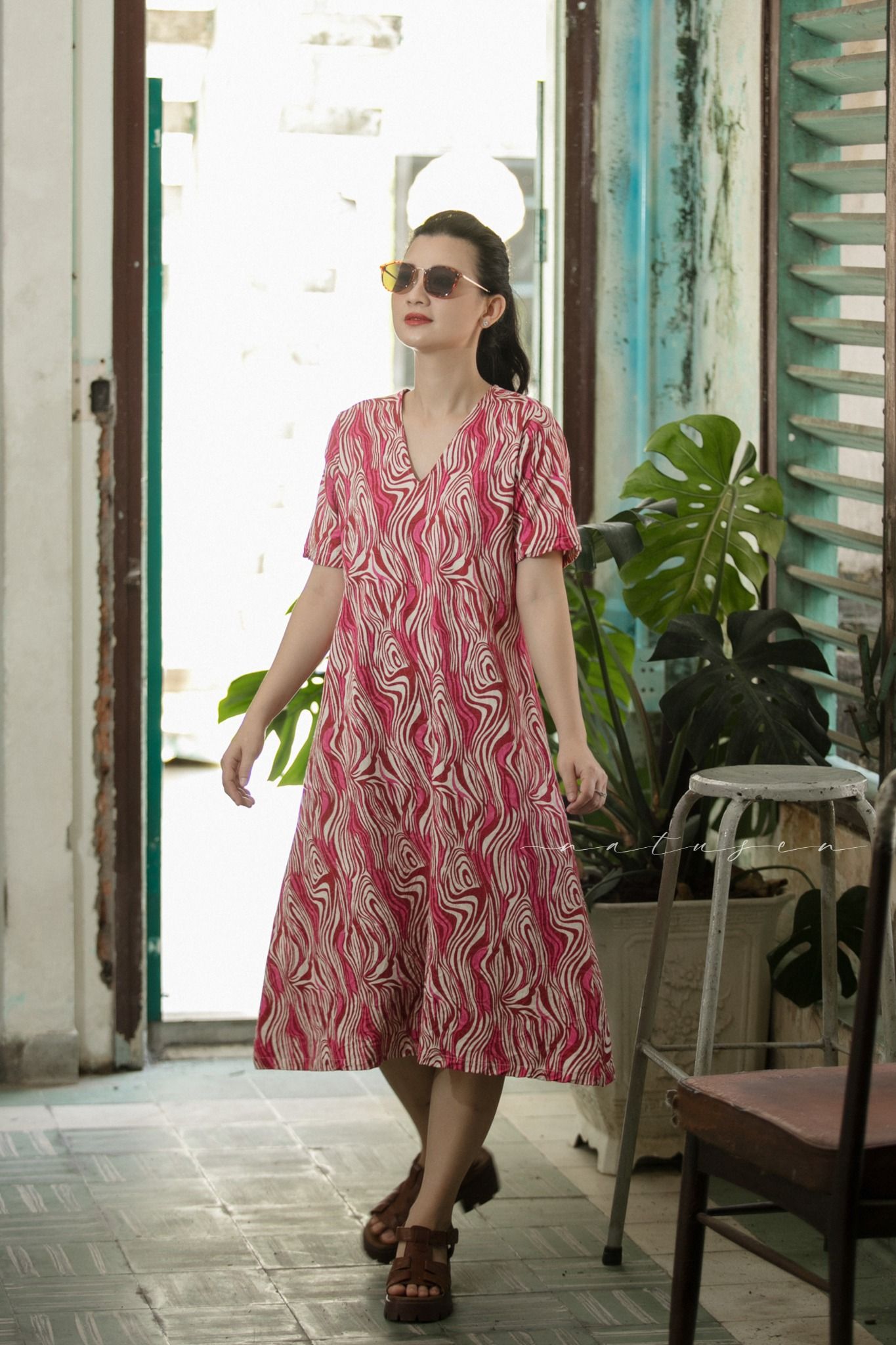 Đầm Emmy hồng bông vân gỗ