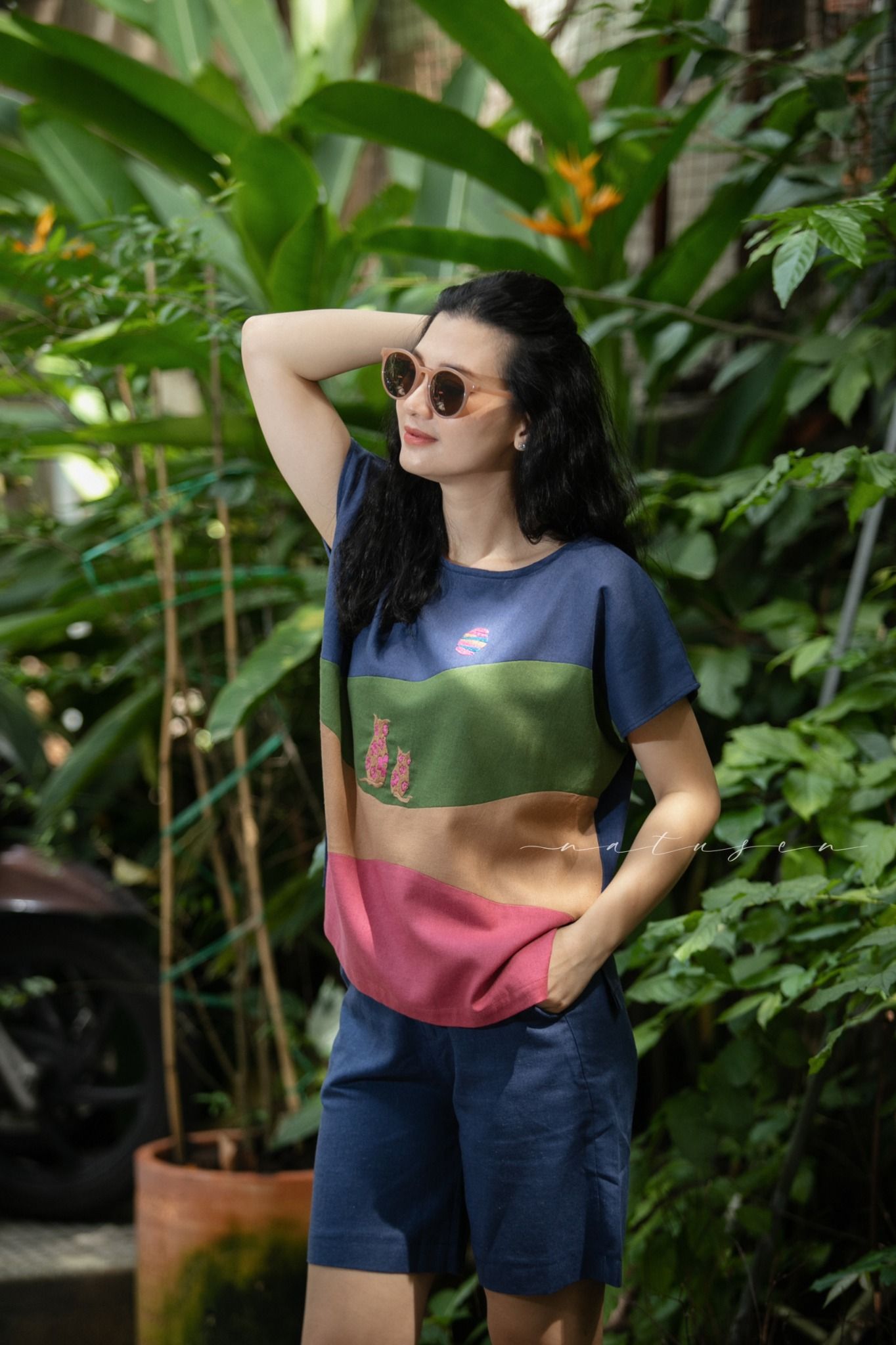 Áo colorblock Pastel thêu tay Mèo cuộn len