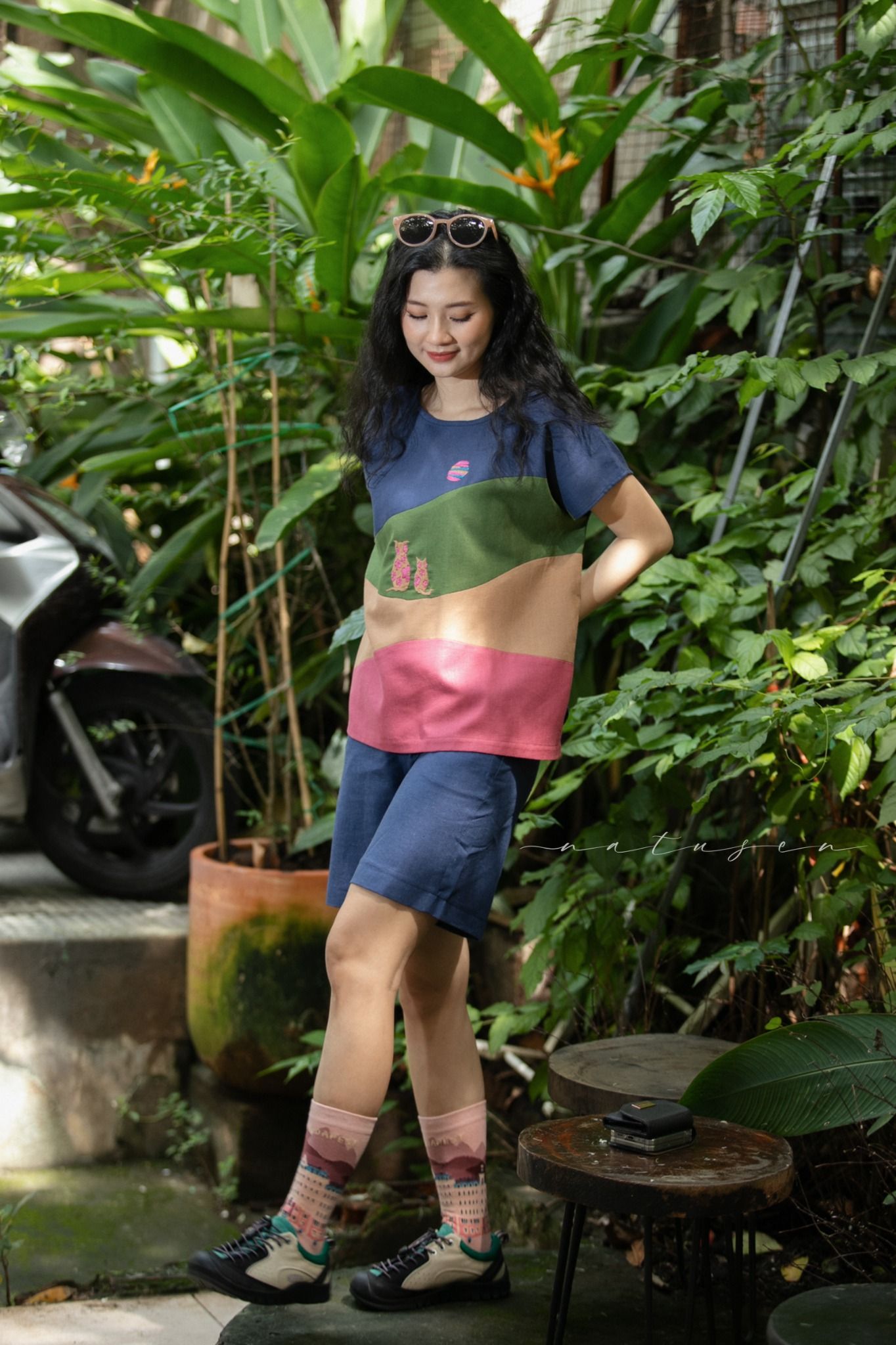 Áo colorblock Pastel thêu tay Mèo cuộn len