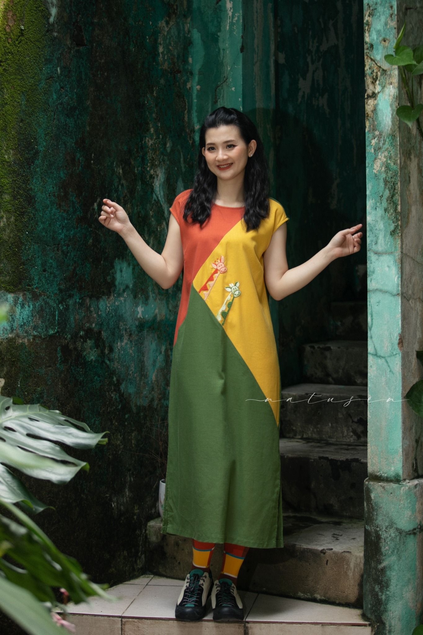 Đầm ColorBlock Safari thêu tay Hươu Đôi tay de