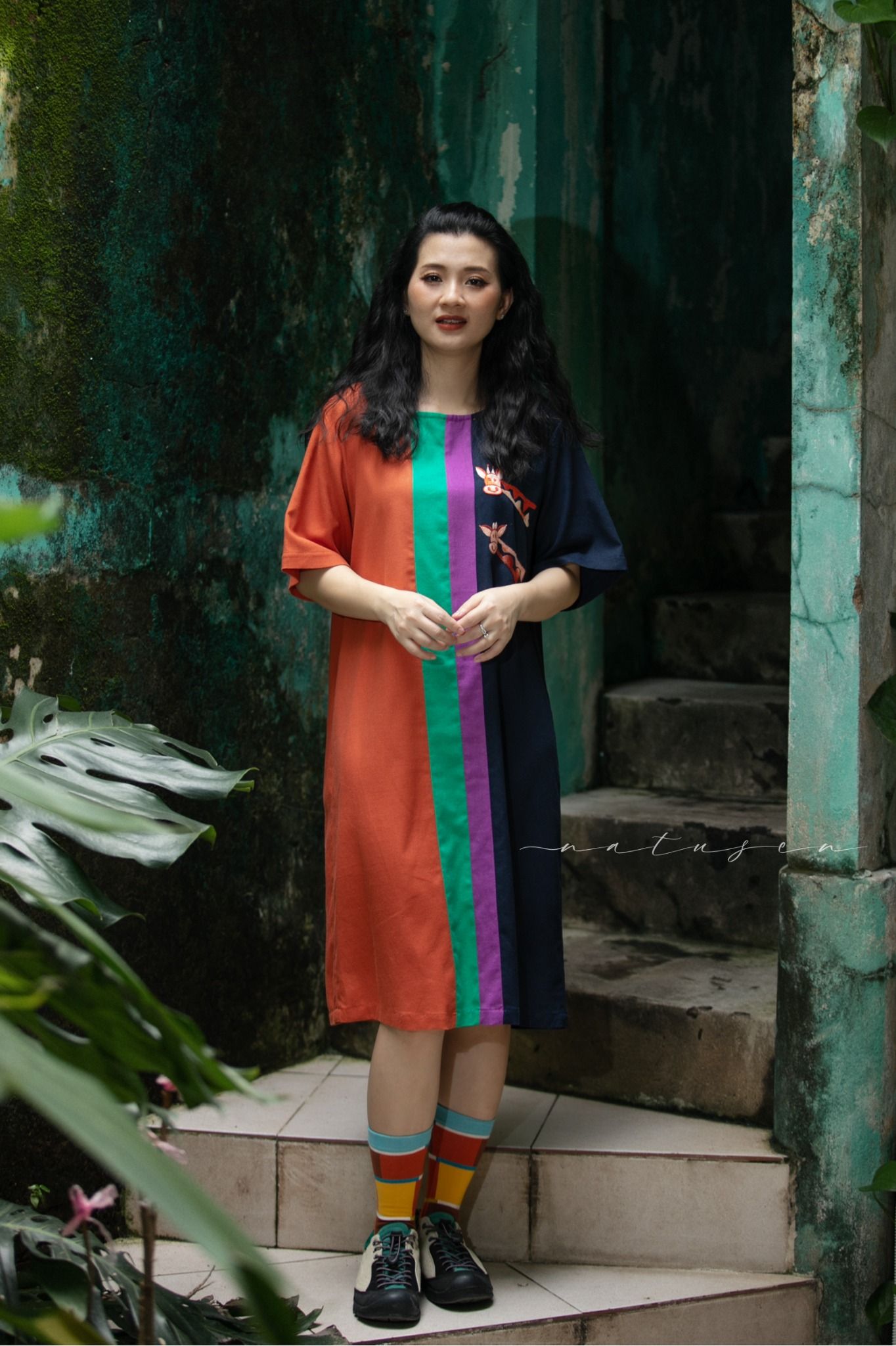 Đầm ColorBlock Safari thêu tay Hươu Đôi tay ngắn phối dọc