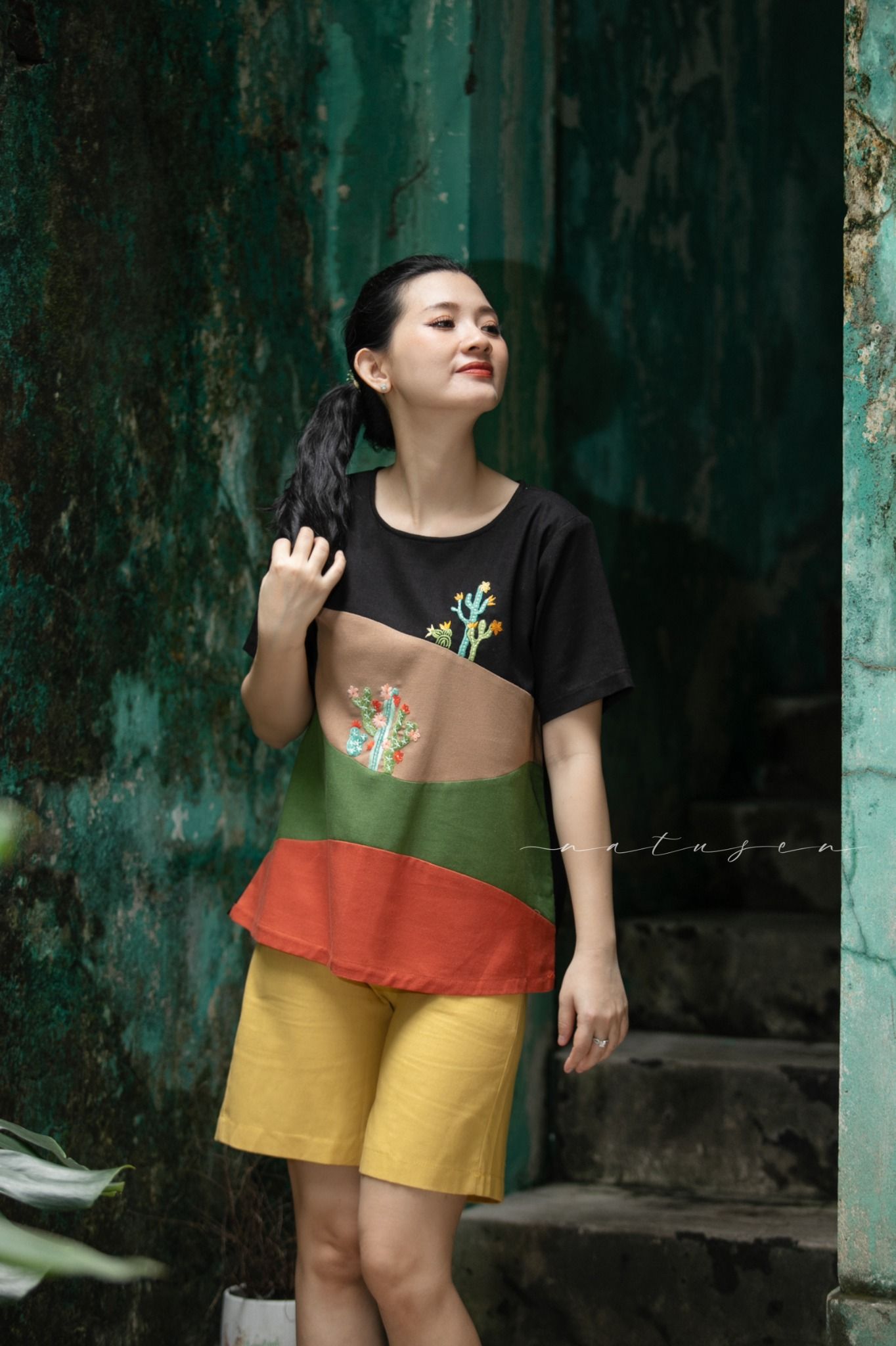 Áo colorblock SAFARI thêu tay Xương Rồng Mini tay ngắn