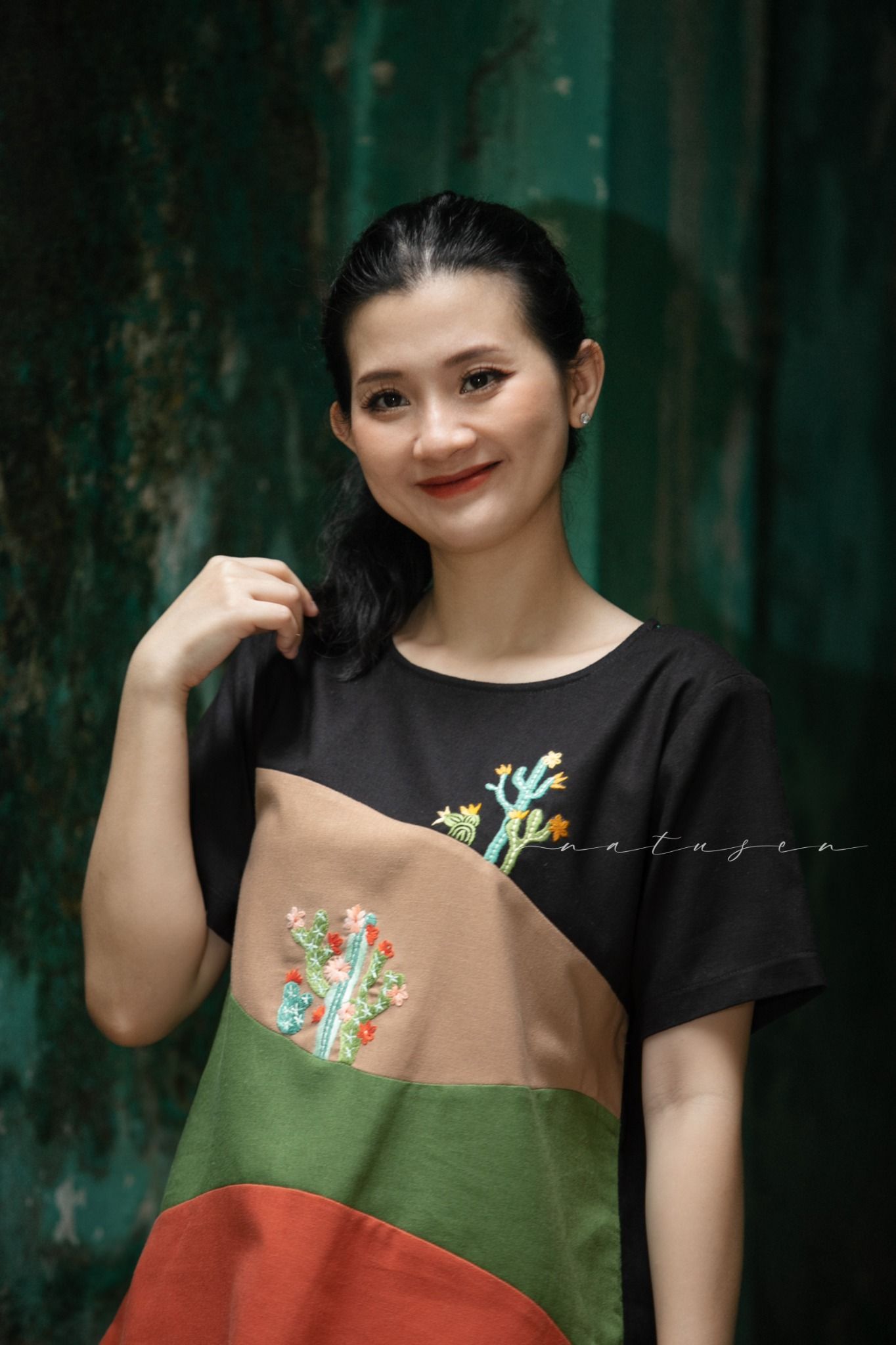 Áo colorblock SAFARI thêu tay Xương Rồng Mini tay ngắn
