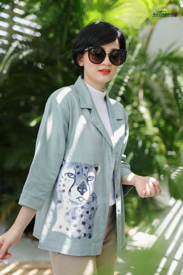  Áo Blazer cổ Vest Xám thêu Cheetah Đũi Linen 