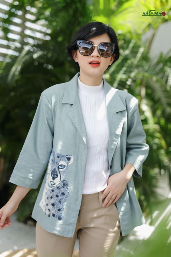  Áo Blazer cổ Vest Xám thêu Cheetah Đũi Linen 