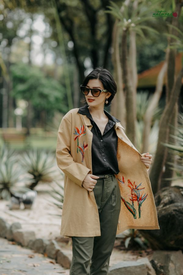 Áo khoác Blazer thêu tay Thiên Điểu màu Cát Sa mạc