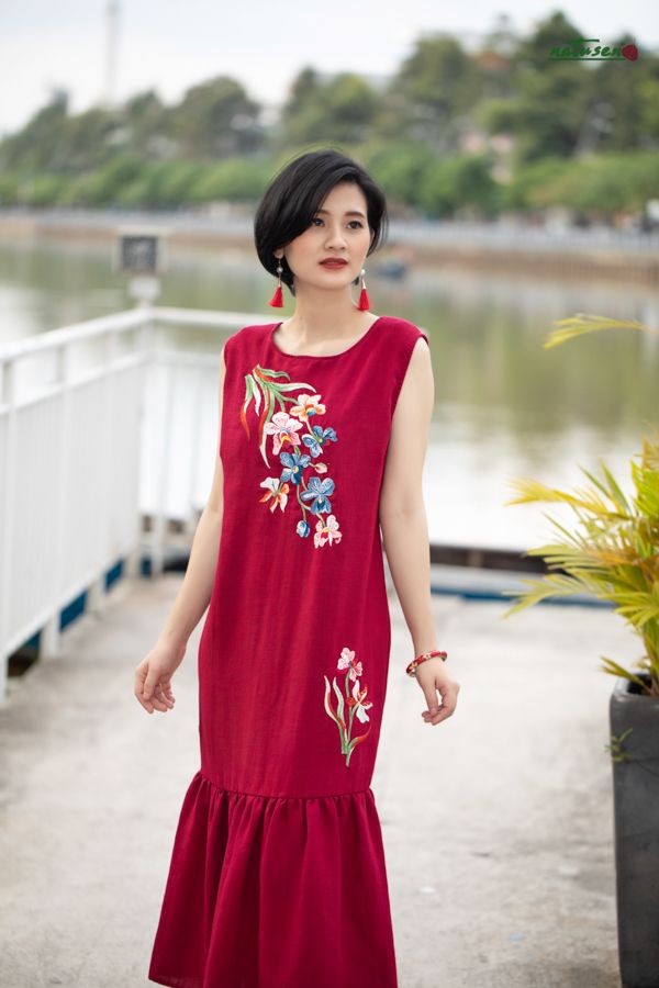Đầm Trumpet Đỏ thêu Lan Bướm