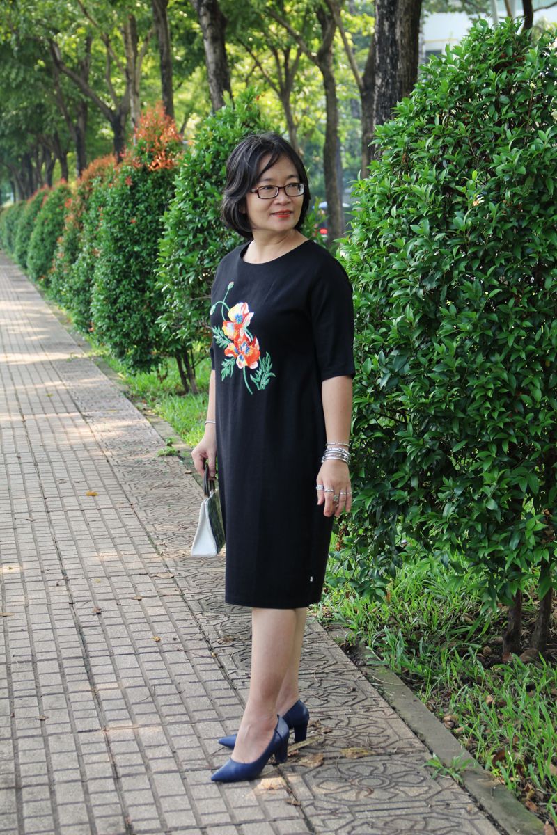 Đầm Cocoon Đen thêu tay Hoa Poppy