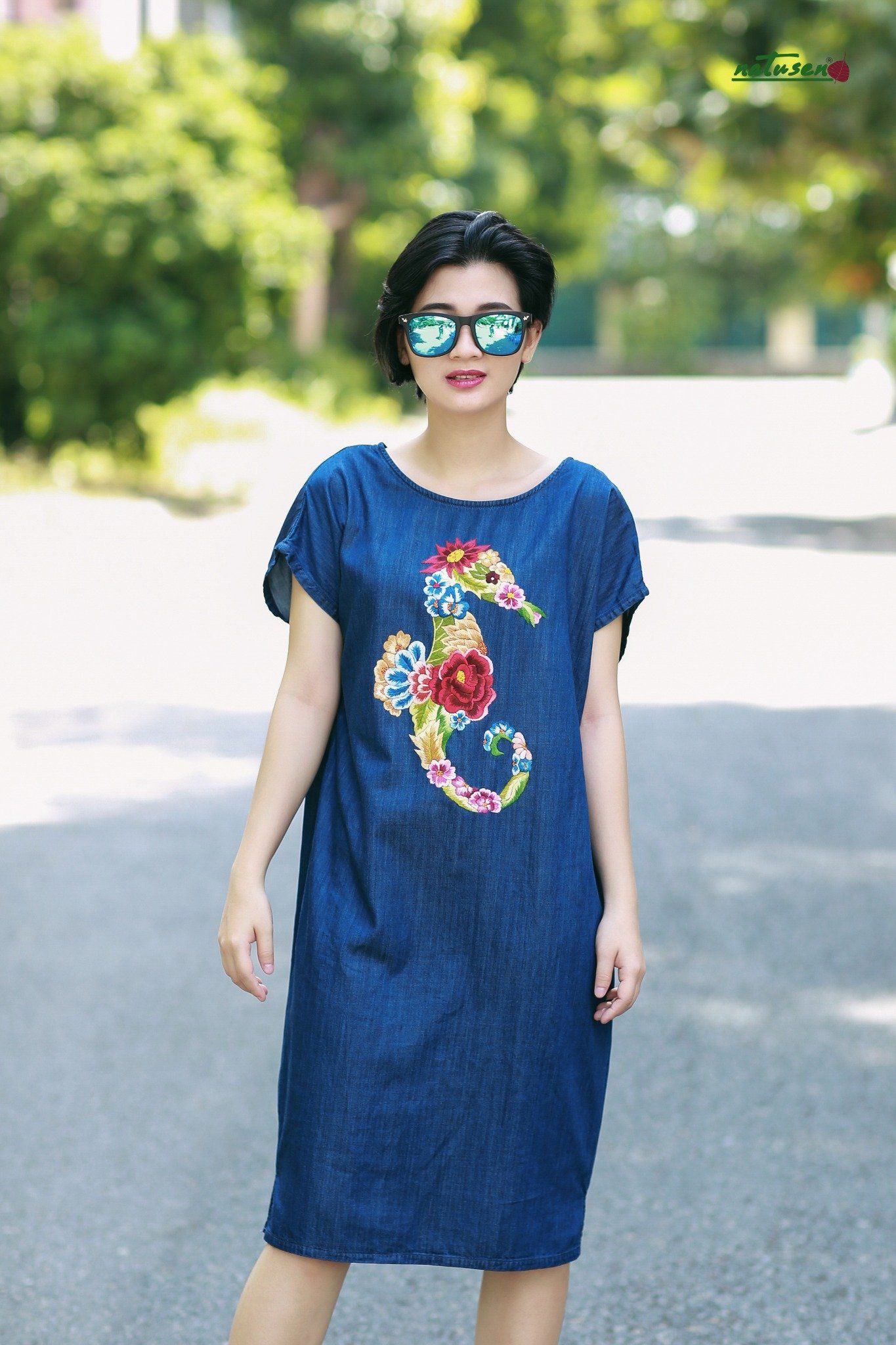 Đầm Tahera denim thêu tay Hải Mã Queen