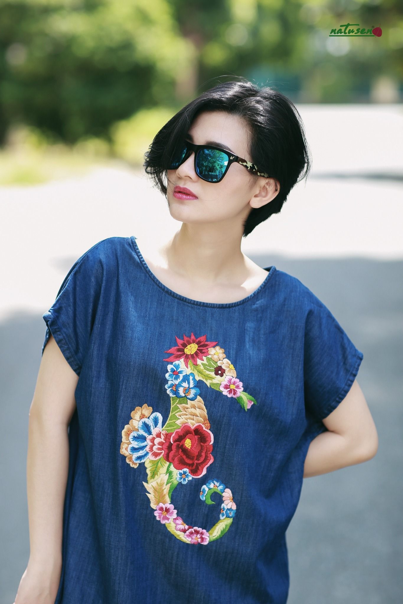 Đầm Tahera denim thêu tay Hải Mã Queen