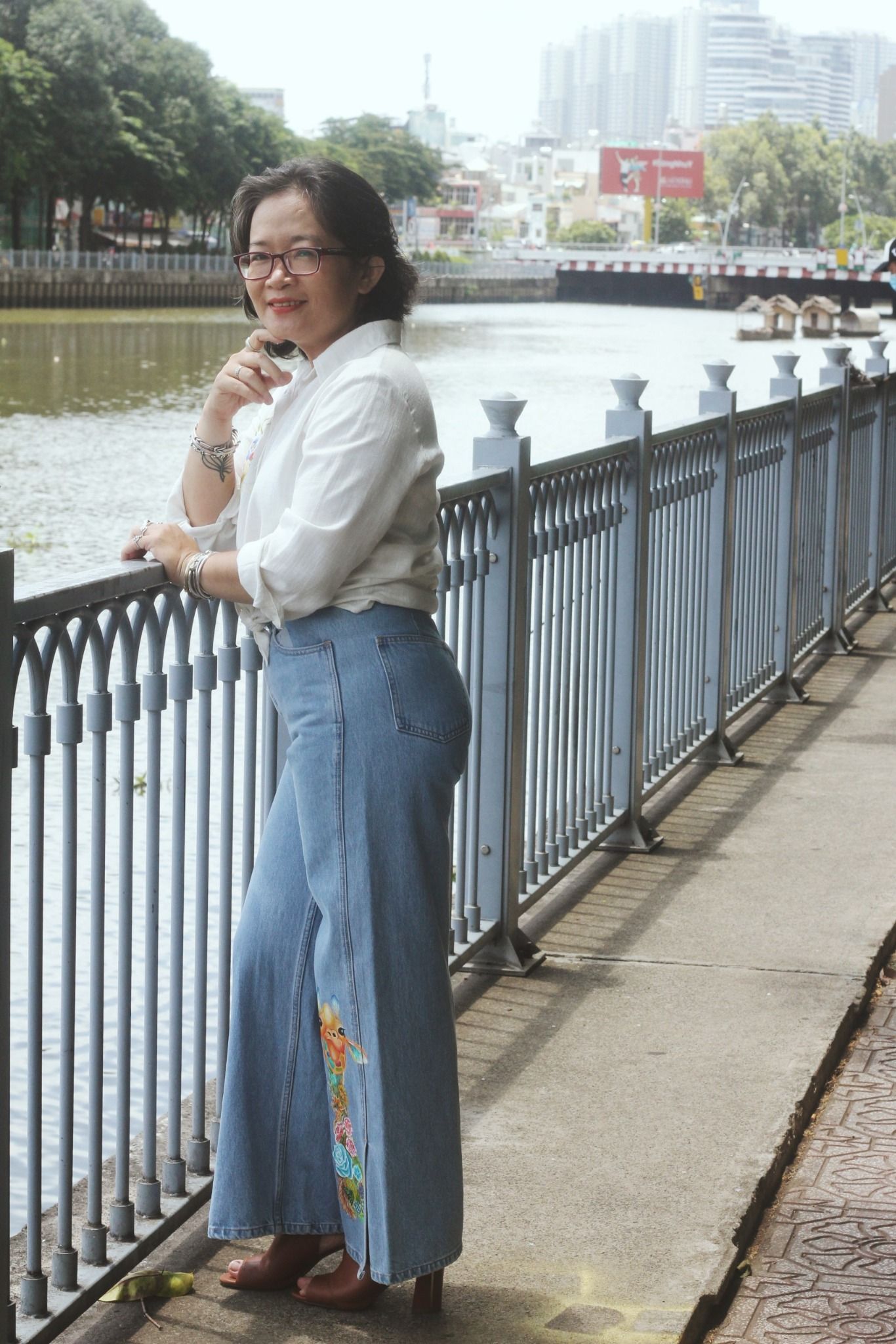 Quần Jeans ống rộng lưng cao - Medium