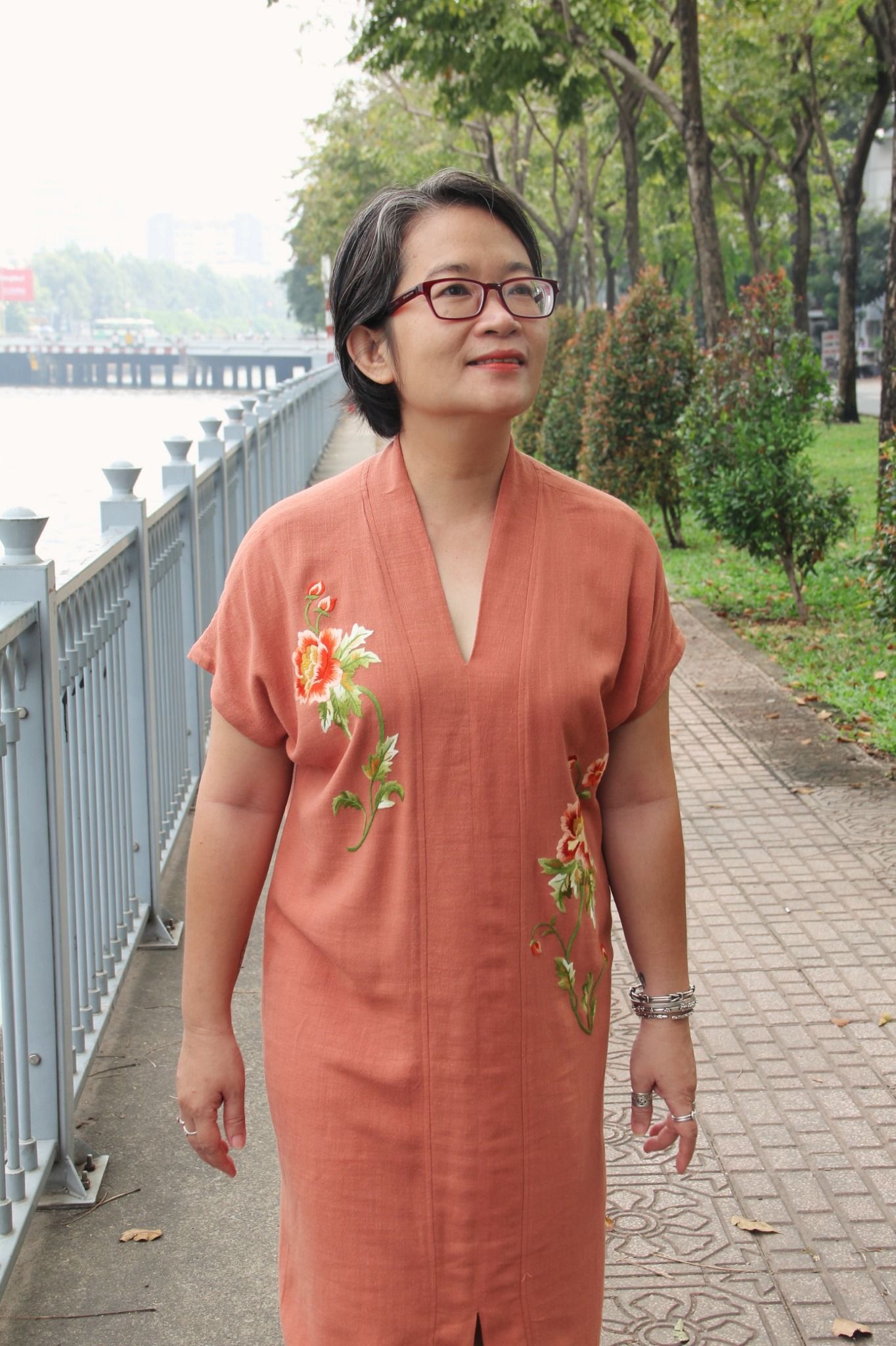 Đầm kimono cam gạch thêu tay Mẫu Đơn
