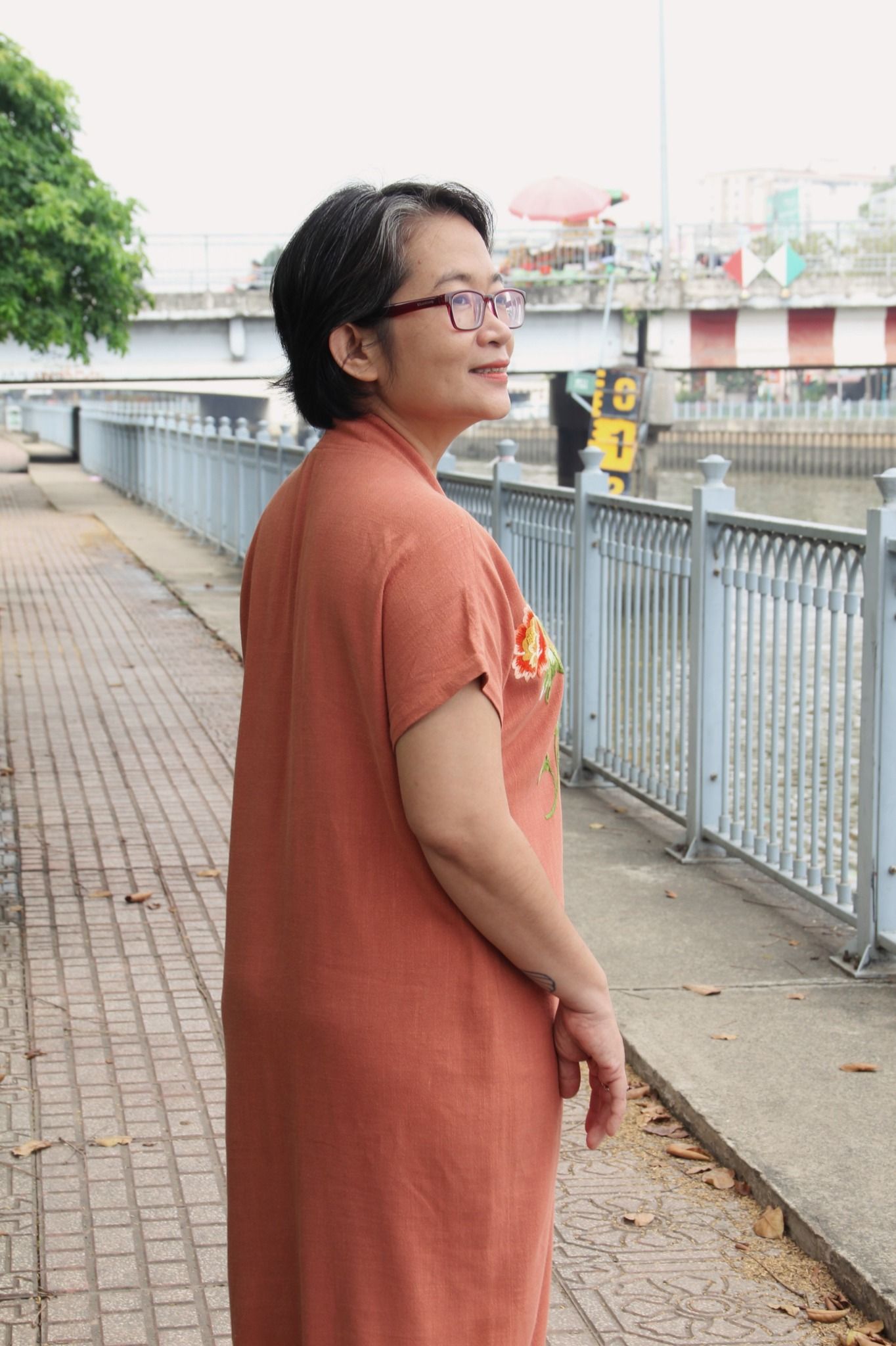 Đầm kimono cam gạch thêu tay Mẫu Đơn