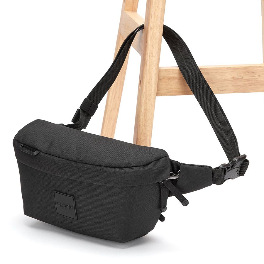 Túi đeo chéo Pacsafe Go Sling Pack