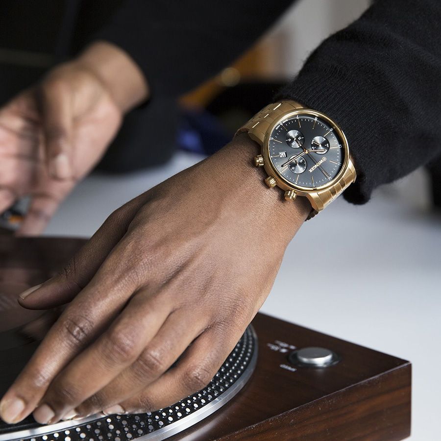 Đồng hồ Urban Classic Chrono 01.1743.103