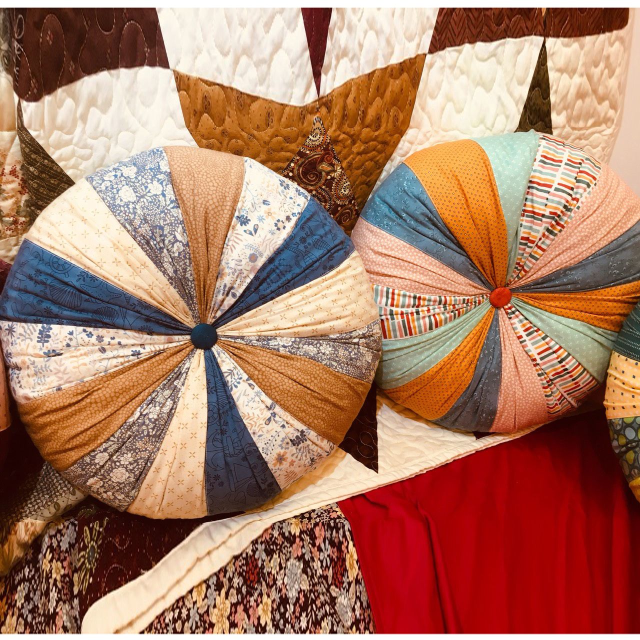 Gối bí tròn phối màu
