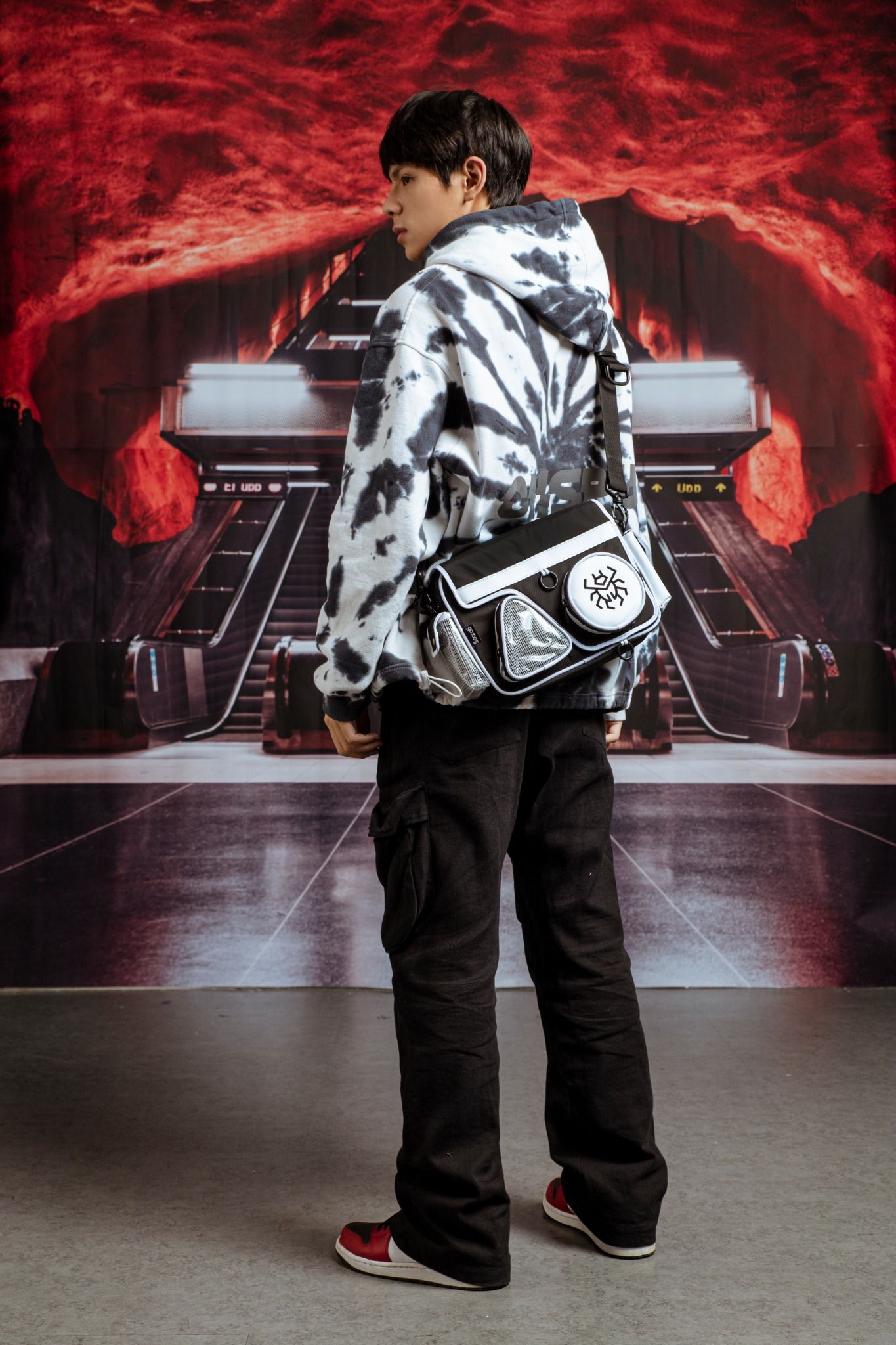 SOLID SHAPES MESSENGER BAG