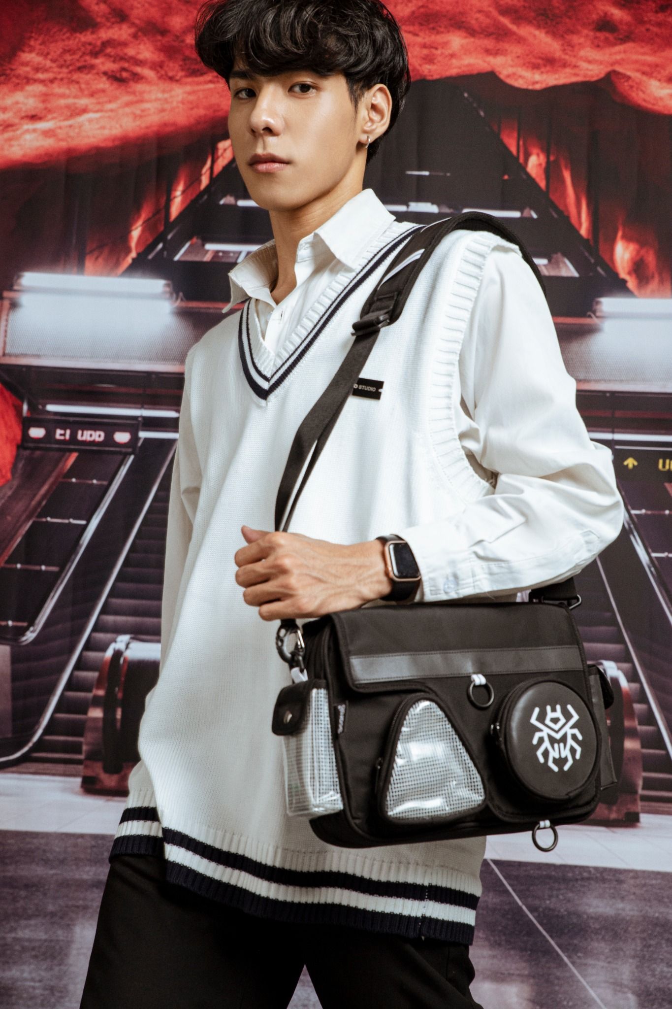 SOLID SHAPES MESSENGER BAG - REFLECTIVE