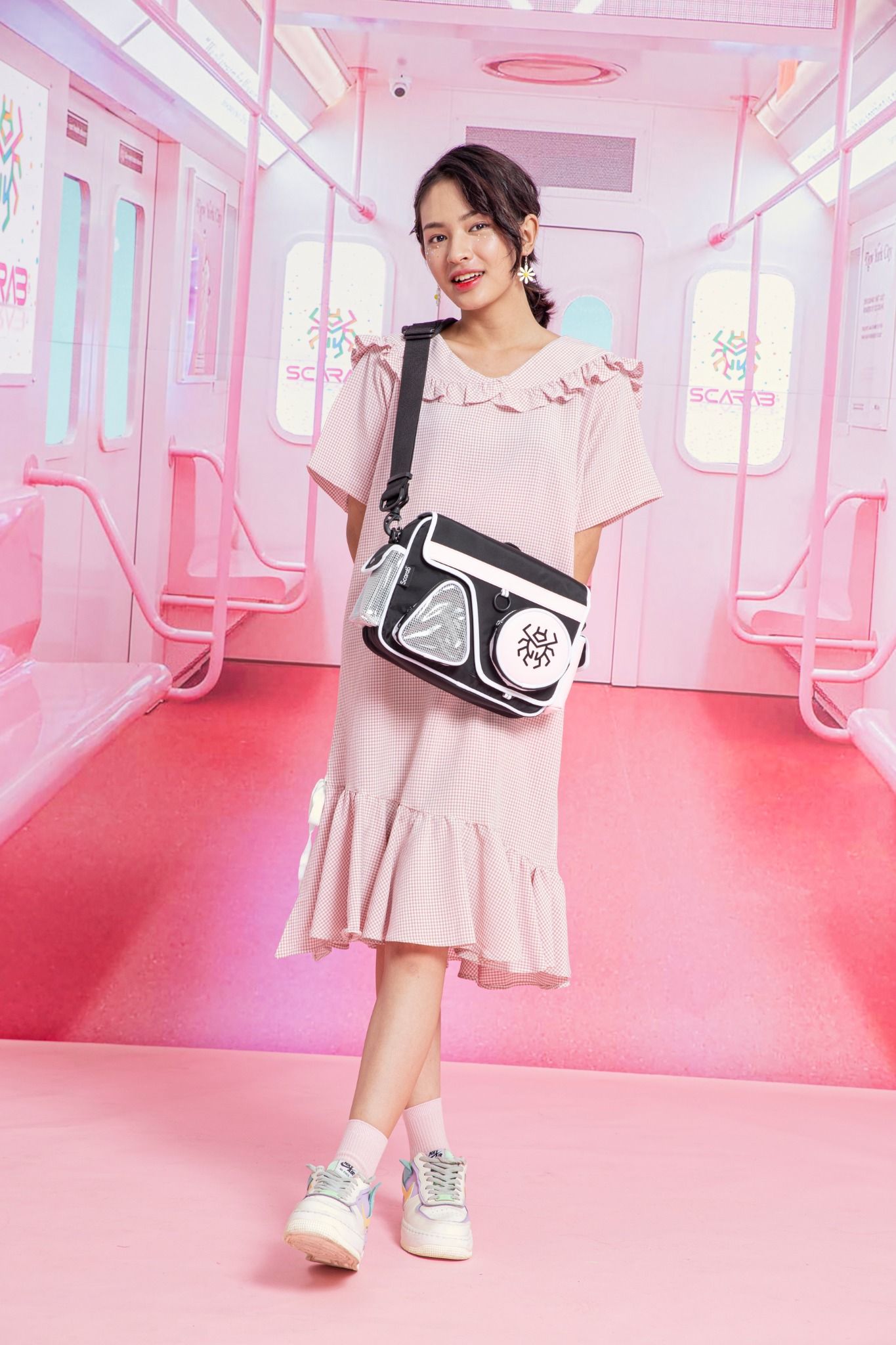 SOLID SHAPES MESSENGER BAG