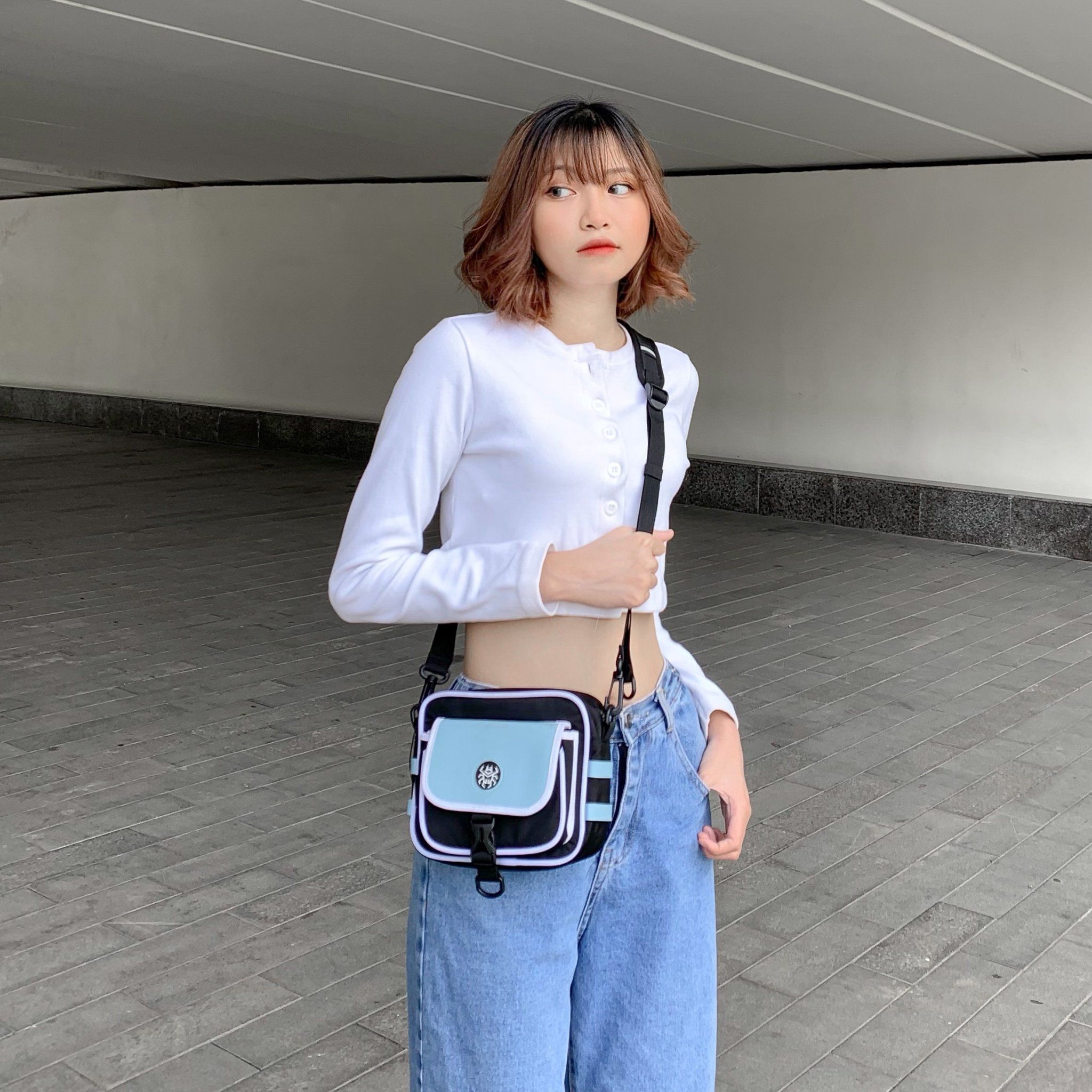 LETTER SHOULDER BAG