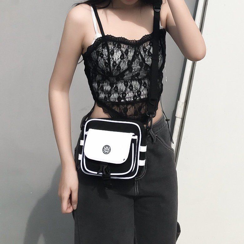 LETTER SHOULDER BAG