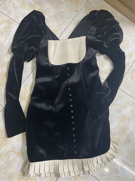 Váy dài tay body tay bồng phối trắng