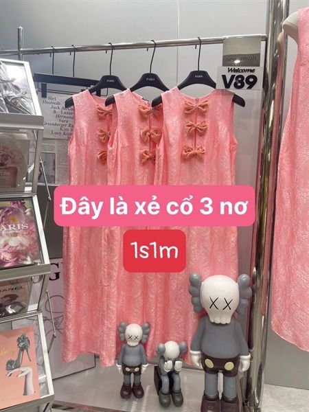 Váy khoét nách lụa cổ xẻ 3 nơ nhung (*)