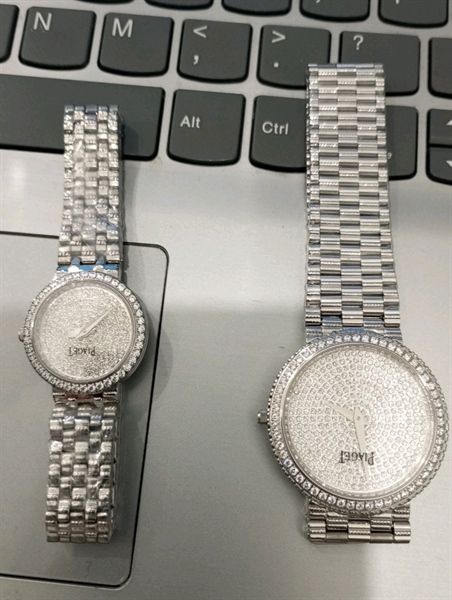 Đồng hồ Pioget viền đá dây KL