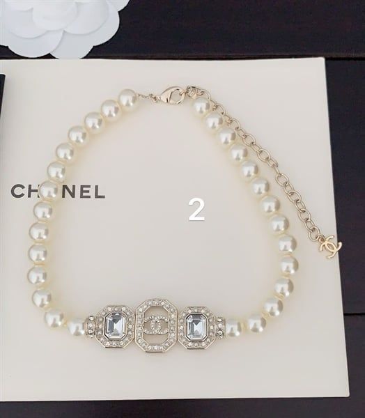 VC C ngọc mặt đá lục giá