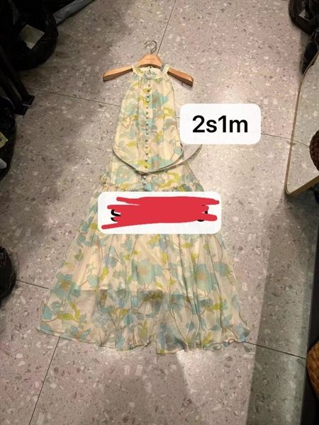 Váy tơ yếm hoa xanh cúc bọc (*)