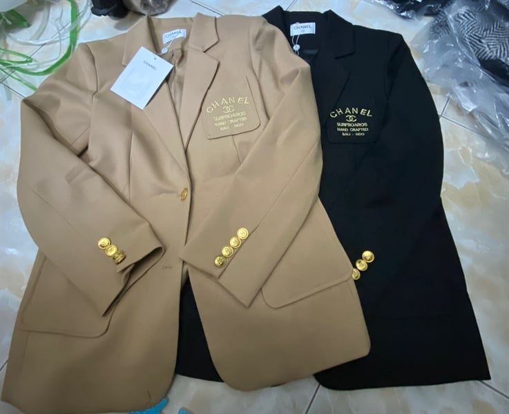 AKN C vest in chữ vàng ngực