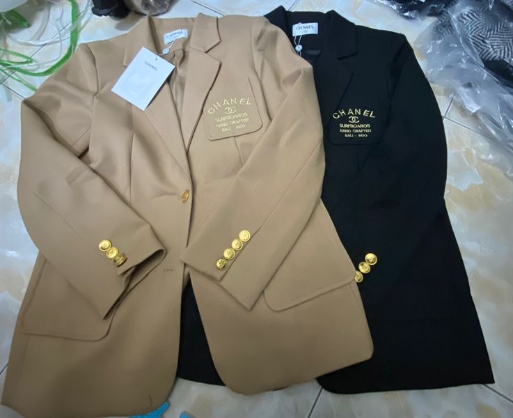 AKN C vest in chữ vàng ngực