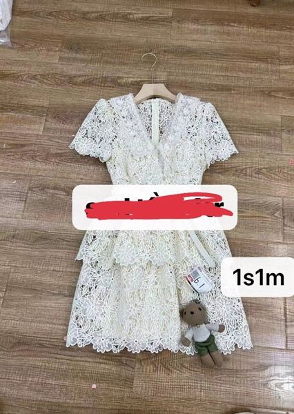 Váy ngắn tay hoa lỗ phối voan kèm belt da (*)