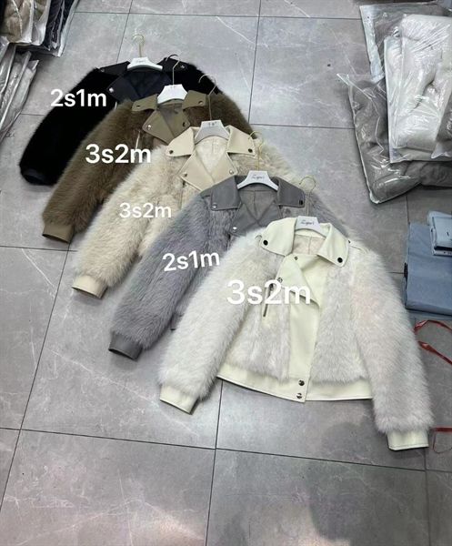 AKN lông phối da cổ đính cúc khóa