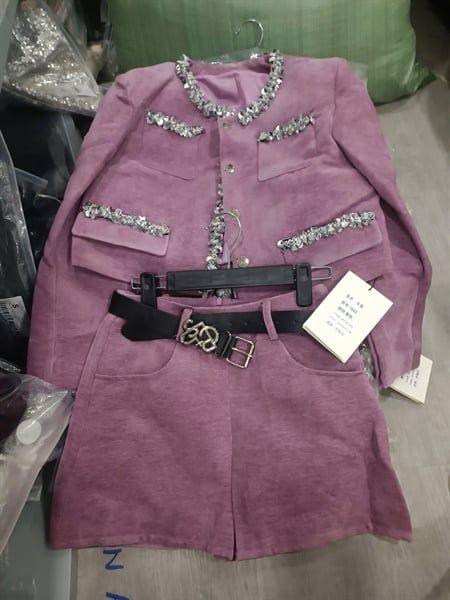 Set Alala nhung ak cổ tròn viền đá xvn kèm belt