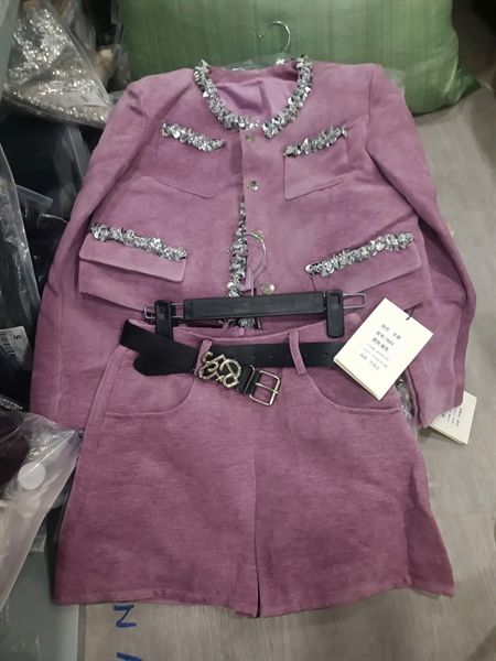 Set Alala nhung ak cổ tròn viền đá xvn kèm belt
