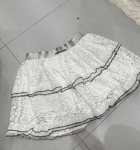 CVN Miu ren tầng viền đen cạp phối lụa chữ