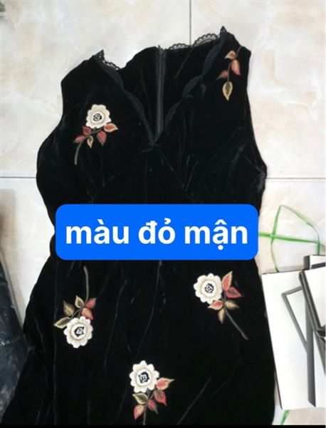 Váy nhung khoét nách cổ viền ren thêu hoa