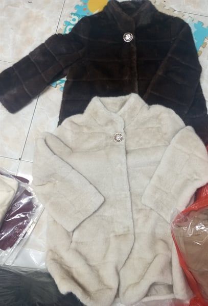 AKN lông cổ tàu sọc ngang 1 cúc đá