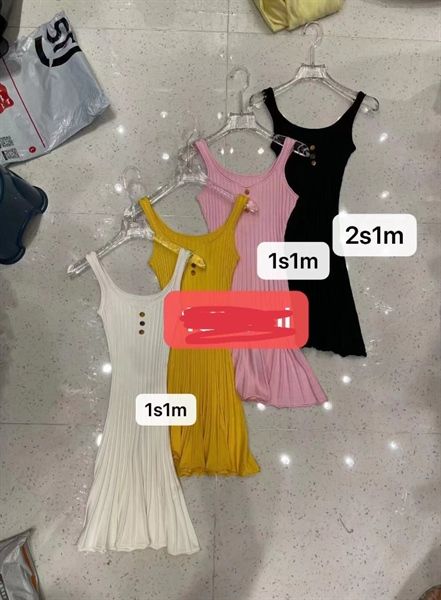 Váy khoét nách body 3 cúc ngọc (*)