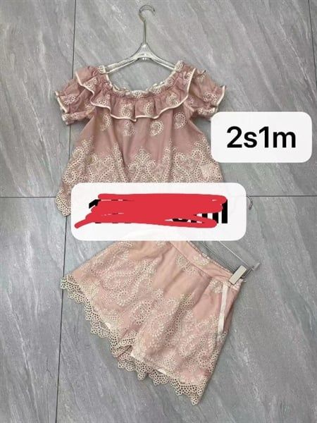 Set smnt trễ vai viền trắng quần sooc ren lỗ (*)