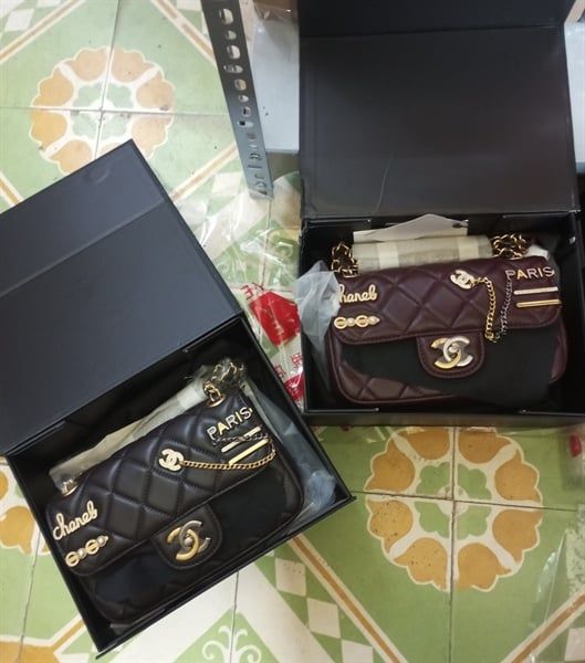 Túi xách C đính ngọc chữ đá - Sz 20