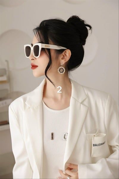 Kính BBR mắt vuông gọng trắng logo vàng