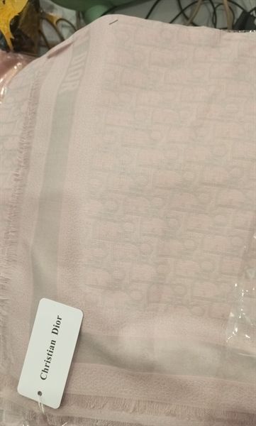 Khăn gấm Dior chữ nhỏ