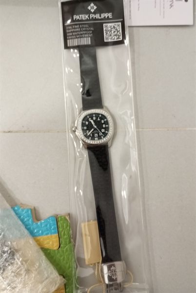 Đồng hồ Patex viền đá ( k hộp)