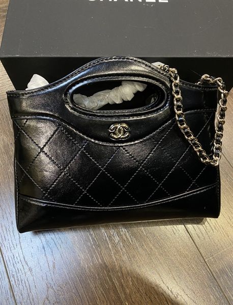 Túi xách C quai ngang logo bạc - Sz 20