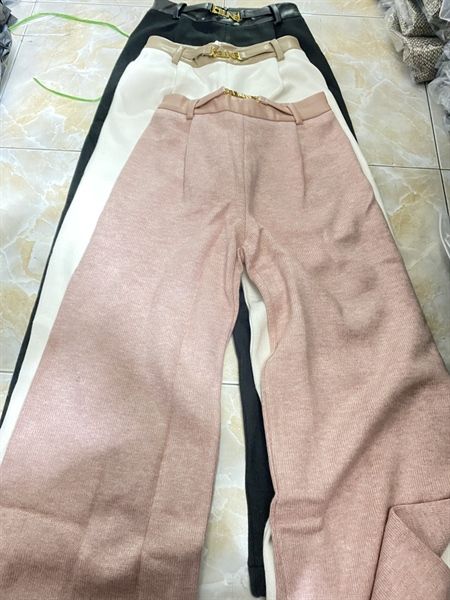 QD len Celine cạp da khuy chữ vàng