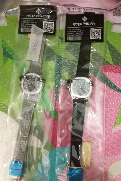 Đồng hồ Patek viền đá dây da (*)