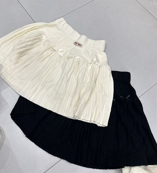 CVN Miu len xếp li đính nhiều nơ
