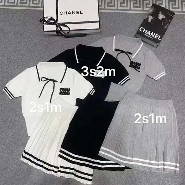 Set Miu len ant polo viền nơ chữ ngực cvn xếp li